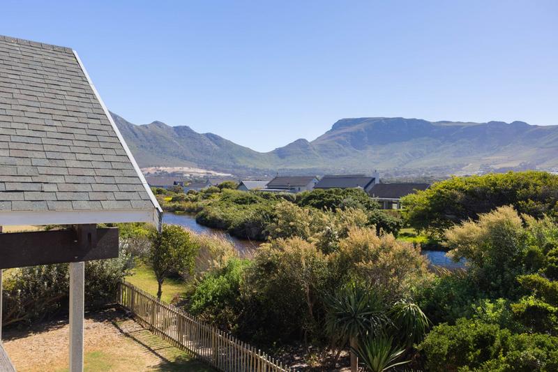 6 Bedroom Property for Sale in Lake Michelle Western Cape